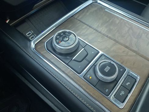 Used 2019 Ford Expedition Platinum image 27