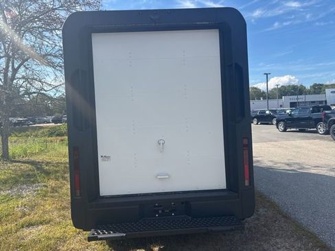 Used 2024 Chevrolet Brightdrop 400 w/ Commercial Equipment Package image 5