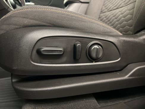 Used 2018 Chevrolet Equinox LT image 26