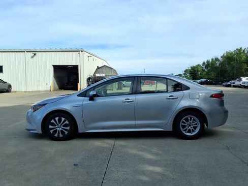 Used 2021 Toyota Corolla LE FWD image 2