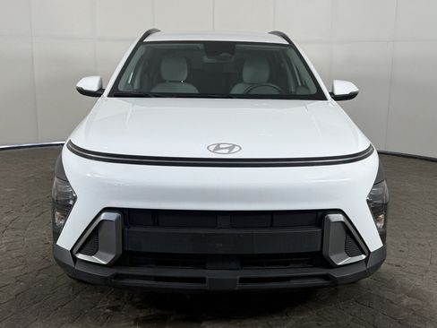 Used 2024 Hyundai Kona SEL FWD image 2