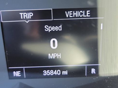Used 2020 Chevrolet Trax LT w/ LT Convenience Package FWD image 34