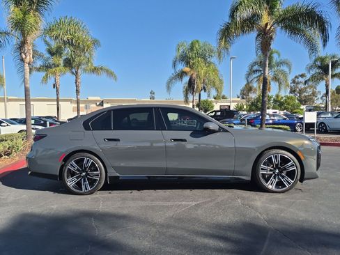 Used 2024 BMW i7 xDrive60 AWD/4WD image 11