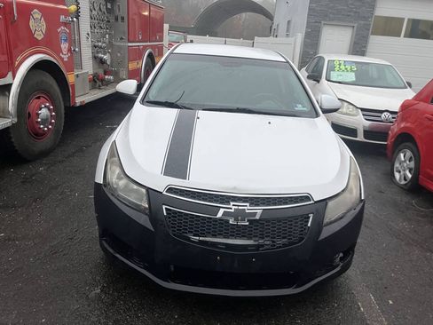 Used 2014 Chevrolet Cruze LT w/ Technology Package FWD image 4