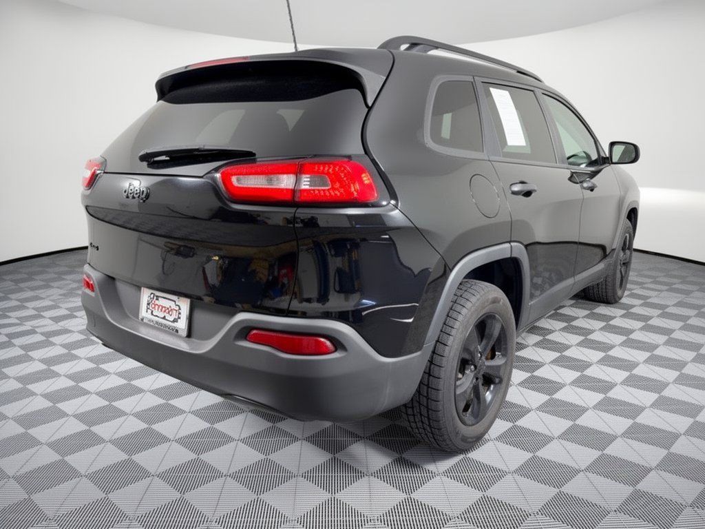 Used 2017 Jeep Cherokee Sport AWD/4WD image 9
