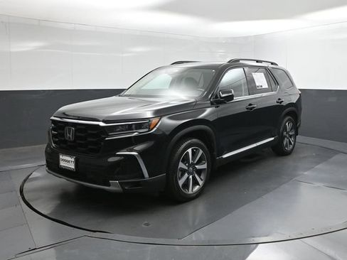 Used 2025 Honda Pilot Elite image 1