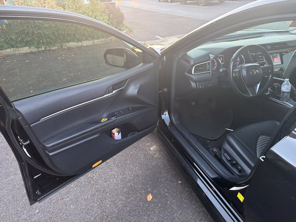 Used 2018 Toyota Camry SE FWD image 9