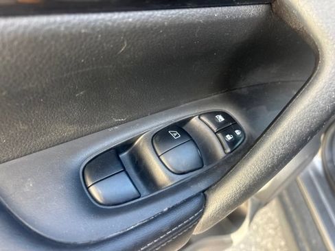Used 2018 Nissan Rogue SV w/ Premium Package AWD/4WD image 14