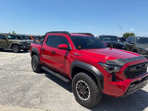 Used 2025 Toyota Tacoma TRD Off-Road AWD/4WD image 4