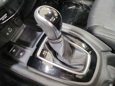 Used 2019 Nissan Rogue SL w/ Premium Package image 22