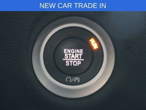 Used 2023 Chrysler Pacifica Touring image 7