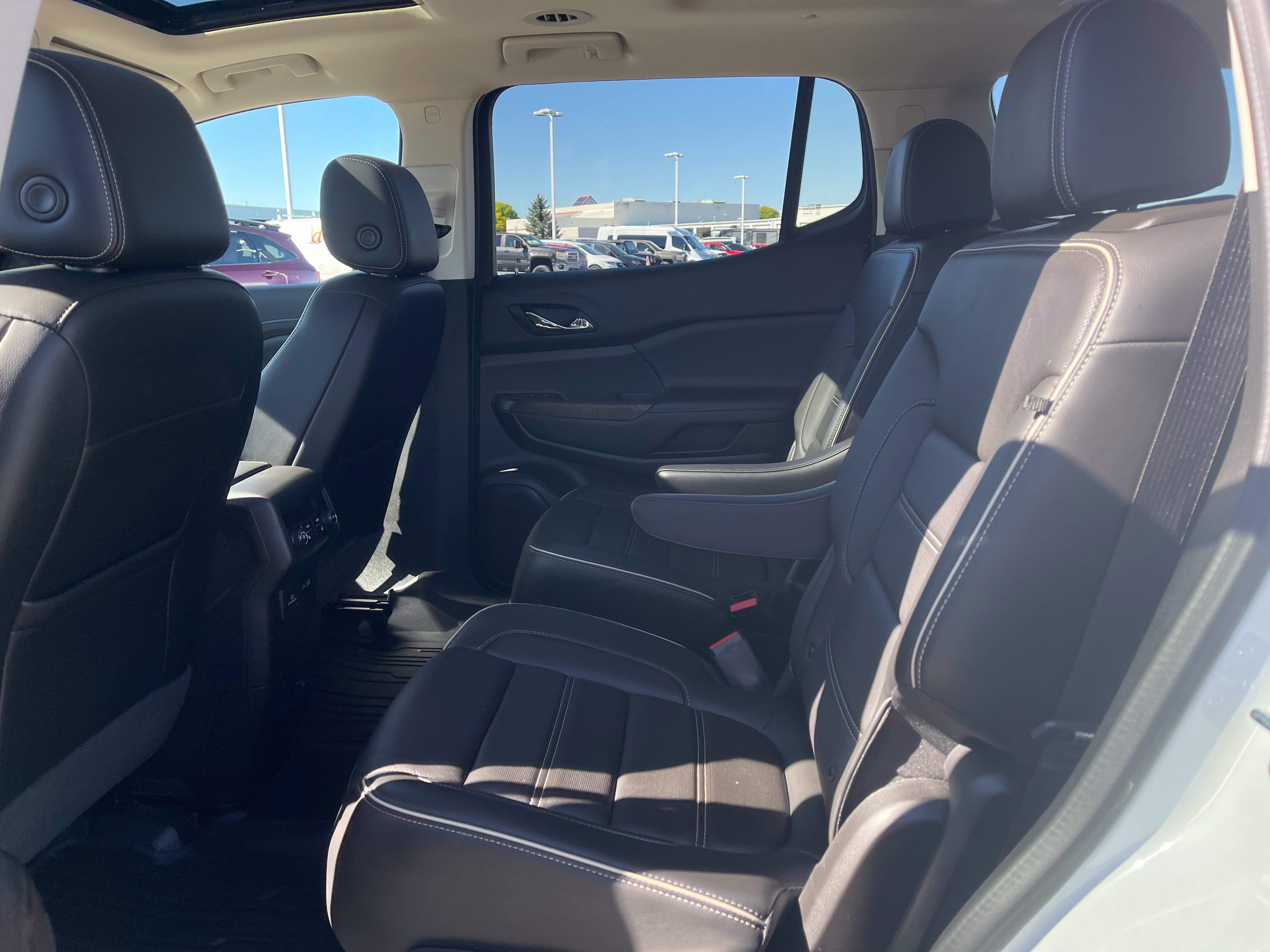 Used 2022 GMC Acadia Denali w/ Denali Ultimate Package FWD image 15