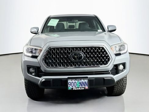 Used 2019 Toyota Tacoma TRD Off-Road w/ Technology Package AWD/4WD image 2