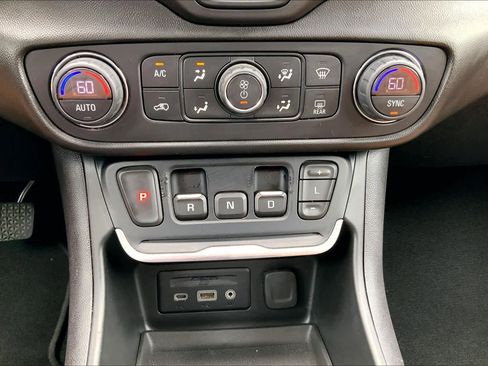 Used 2018 GMC Terrain SLT w/ Preferred Package FWD image 28