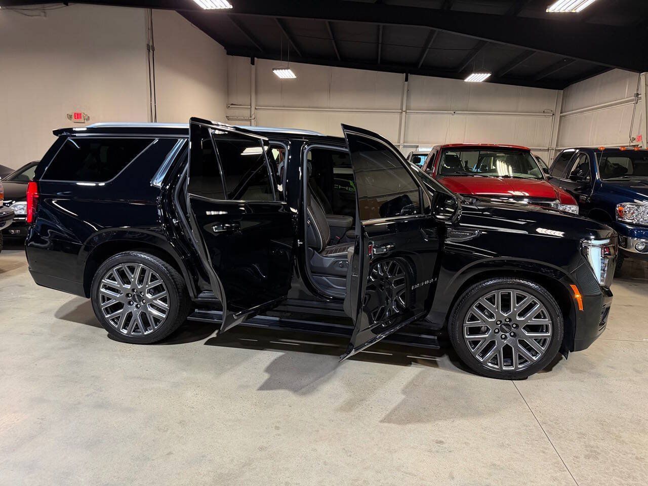 Used 2026 GMC Yukon Denali Ultimate w/ LPO, Floor Liner Package AWD/4WD image 31