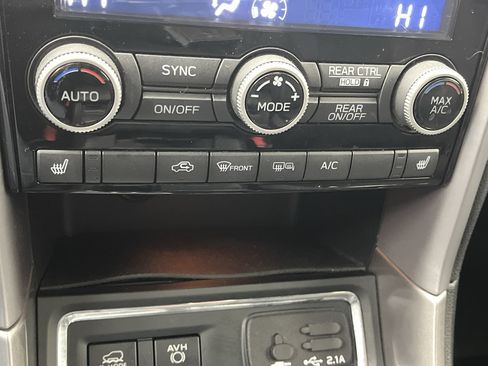 Used 2019 Subaru Ascent Premium image 22