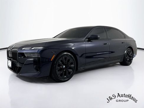Used 2024 BMW 740i xDrive AWD/4WD image 3
