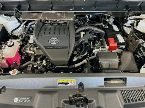 Used 2023 Toyota Highlander XLE image 29
