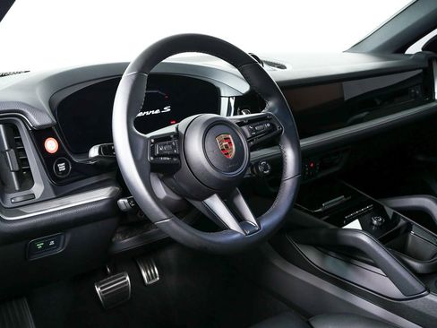 Certified 2024 Porsche Cayenne S image 4