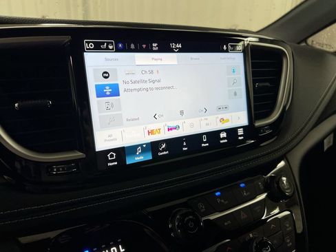 New 2027 Chrysler Pacifica Select AWD/4WD image 14