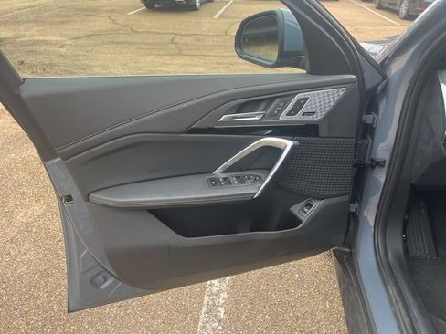 Used 2025 BMW X2 xDrive28i image 9