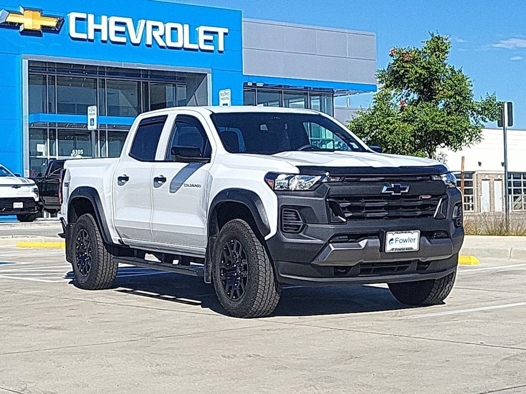 Used 2026 Chevrolet Colorado Trail Boss w/ LPO, Tailgate Decal Package AWD/4WD image 2