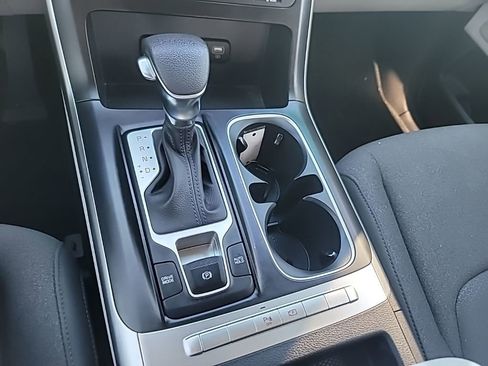 Used 2023 Kia Carnival LX image 15