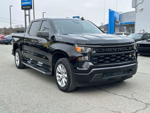 Used 2022 Chevrolet Silverado 1500 Custom image 1