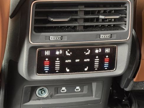 Used 2025 Audi Q7 3.0T Prestige image 15