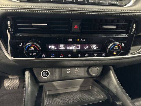 Used 2023 Nissan Rogue SL w/ SL Premium Package image 16