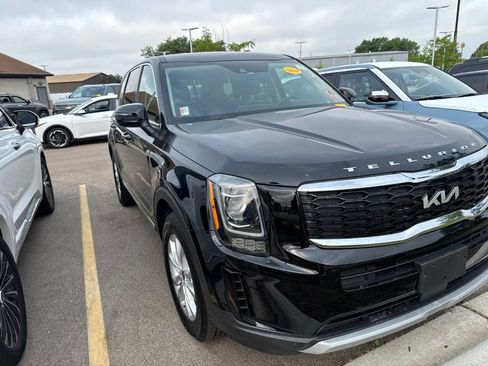 Used 2022 Kia Telluride LX AWD/4WD image 2