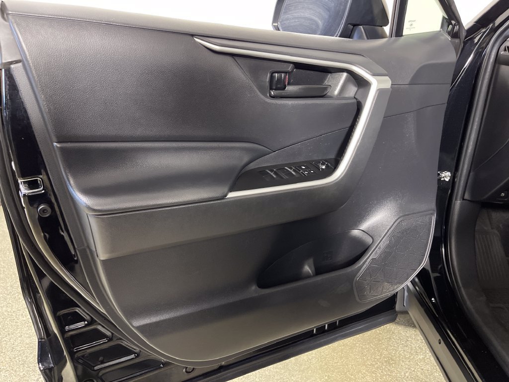 Certified 2023 Toyota RAV4 LE AWD/4WD image 17