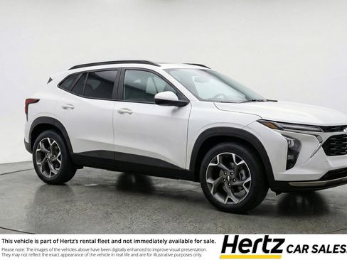 Used 2025 Chevrolet Trax LT w/ LT Convenience Package image 1