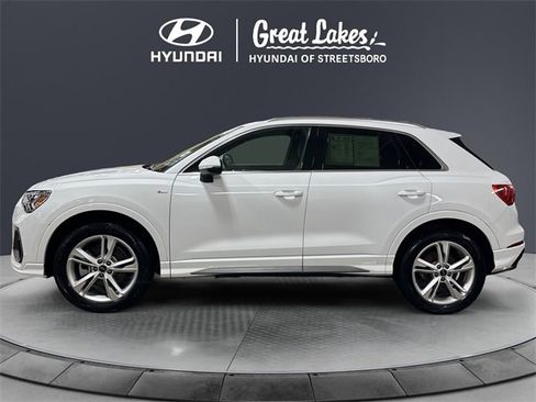 Used 2024 Audi Q3 2.0T Premium w/ Convenience Package image 2