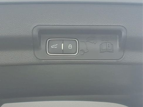Used 2023 Ford Explorer XLT AWD/4WD image 7