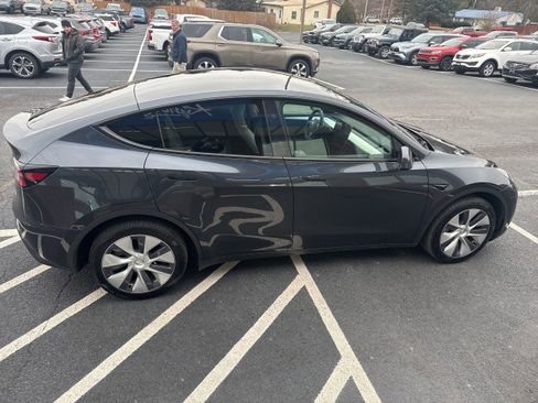 Used 2024 Tesla Model Y Long Range image 6
