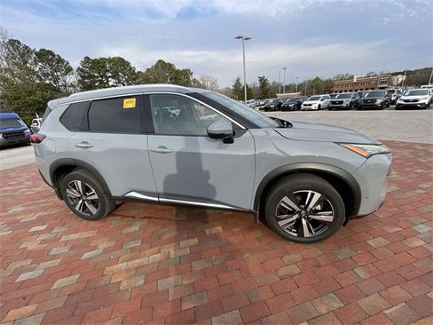 Used 2023 Nissan Rogue SL w/ SL Premium Package image 19