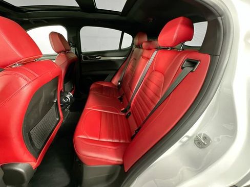 Used 2024 Alfa Romeo Stelvio Veloce AWD/4WD image 25
