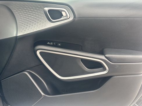 Used 2023 Kia Soul LX w/ LX Technology Package FWD image 14