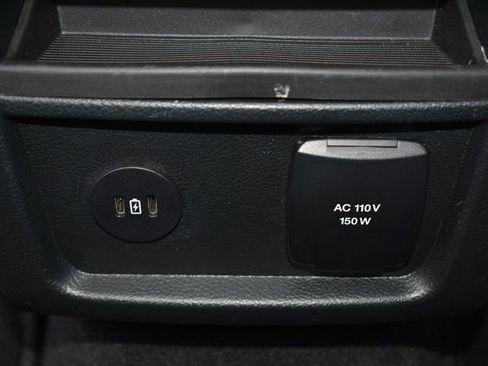 Used 2024 Ford Edge Titanium image 36