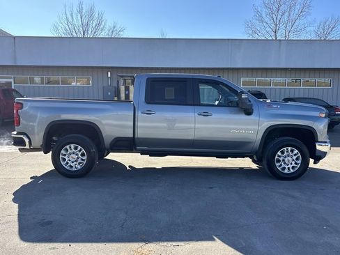 Used 2024 Chevrolet Silverado 2500 LT image 2
