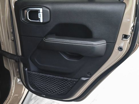 Used 2020 Jeep Gladiator Rubicon AWD/4WD image 11