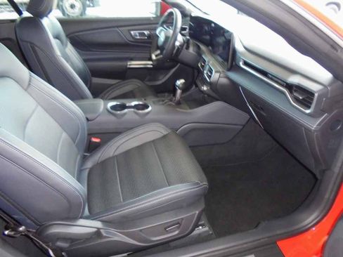 Used 2025 Ford Mustang GT Premium RWD image 8