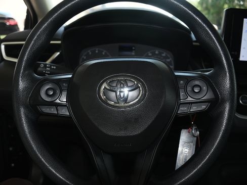 Used 2025 Toyota Corolla LE image 12