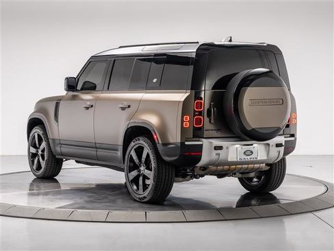 Used 2023 Land Rover Defender 110 SE image 3