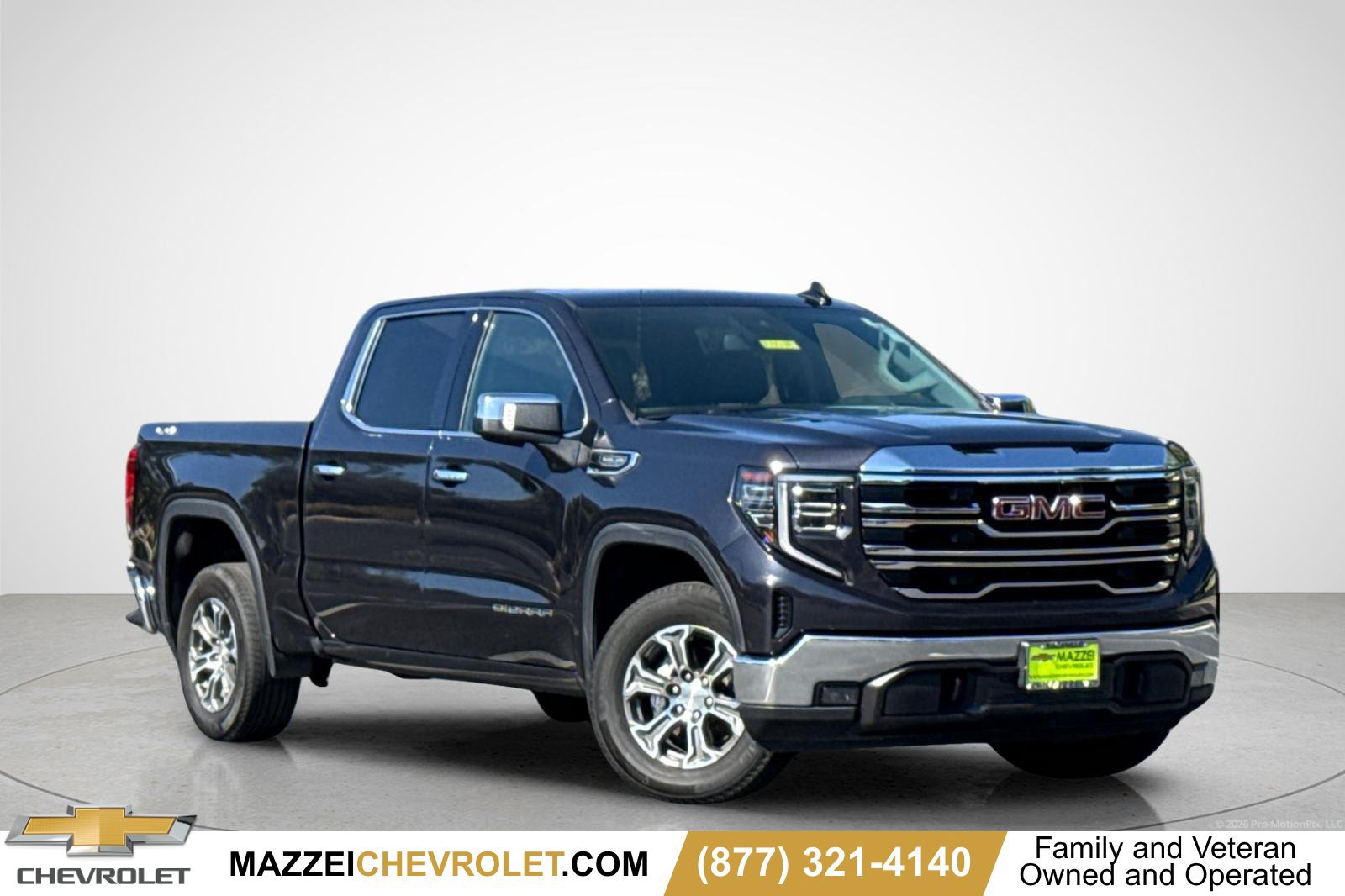 Used 2025 GMC Sierra 1500 SLT AWD/4WD image 1