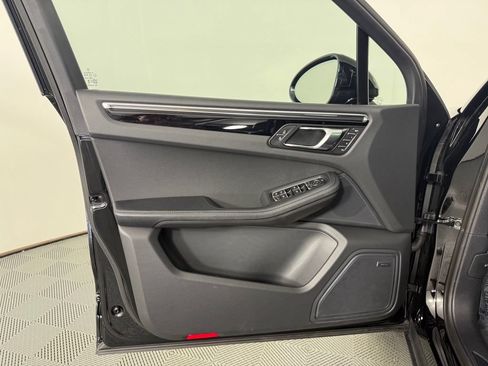 Certified 2026 Porsche Macan AWD/4WD image 19
