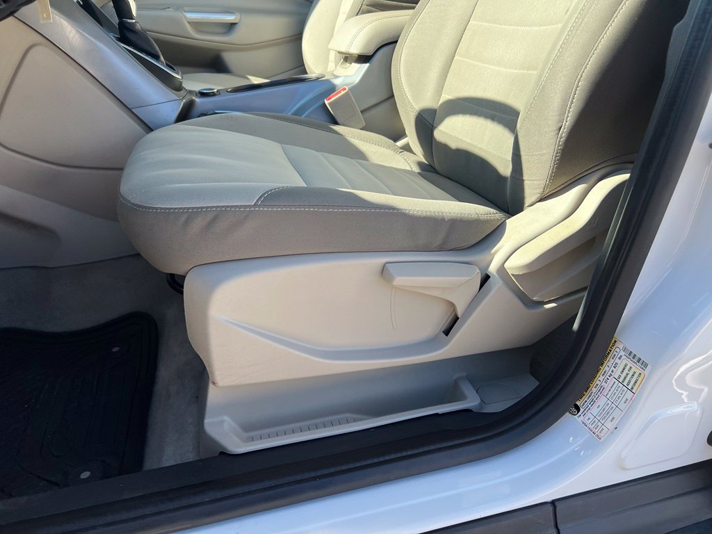 Used 2015 Ford C-MAX SE w/ Equipment Group 202A FWD image 12