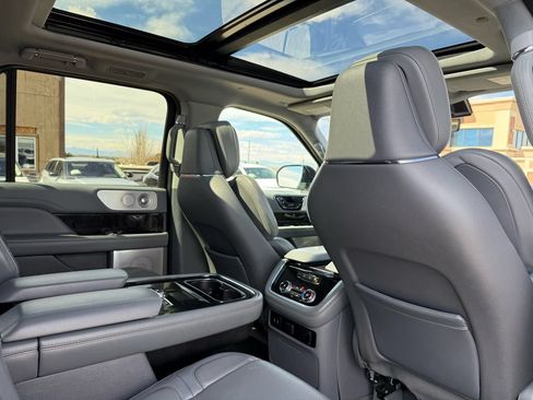 Used 2019 Lincoln Navigator Reserve AWD/4WD image 23