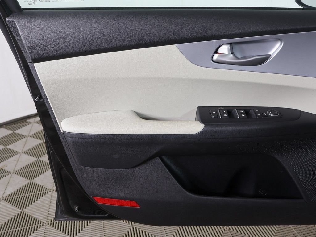 Used 2023 Kia Forte LXS FWD image 18